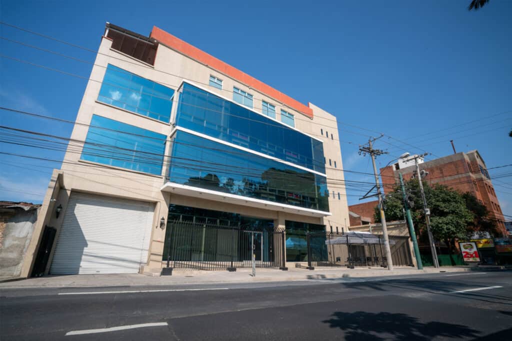 20 calle 5 25 zona 10 torre nearsol